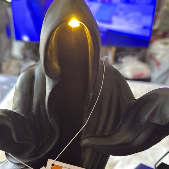 Black Hooded Figure Halloween light up with Lantern Decor - Picture 3 of 14